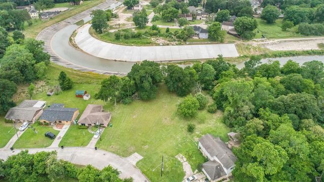 6609 Bayou View Drive, Houston, TX 77091