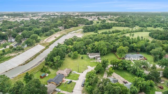 6609 Bayou View Drive, Houston, TX 77091