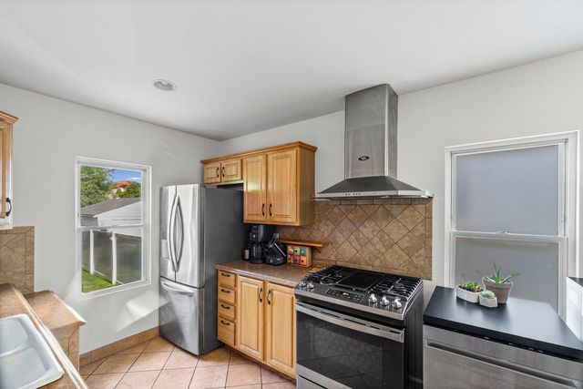 3239 N Osceola Avenue, Chicago, IL 60634