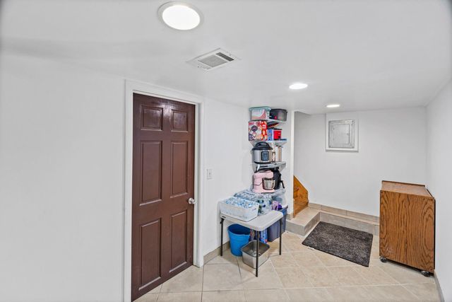 3239 N Osceola Avenue, Chicago, IL 60634