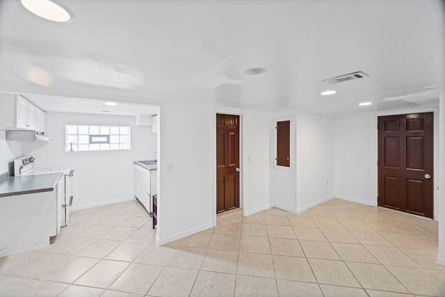 3239 N Osceola Avenue, Chicago, IL 60634
