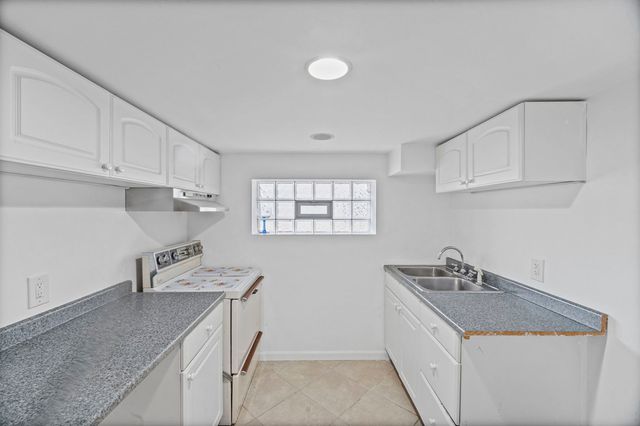 3239 N Osceola Avenue, Chicago, IL 60634