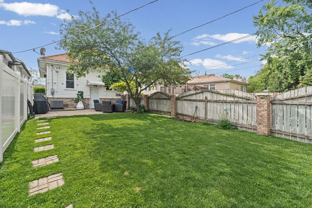3239 N Osceola Avenue, Chicago, IL 60634