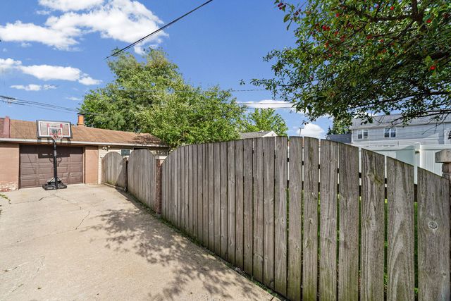 3239 N Osceola Avenue, Chicago, IL 60634