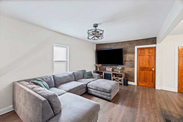 3239 N Osceola Avenue, Chicago, IL 60634