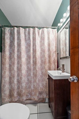 3239 N Osceola Avenue, Chicago, IL 60634