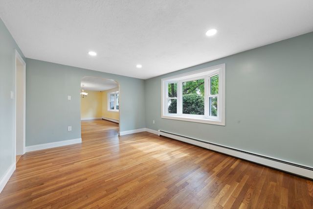 48 Sunset Drive, Northbridge, MA 01588