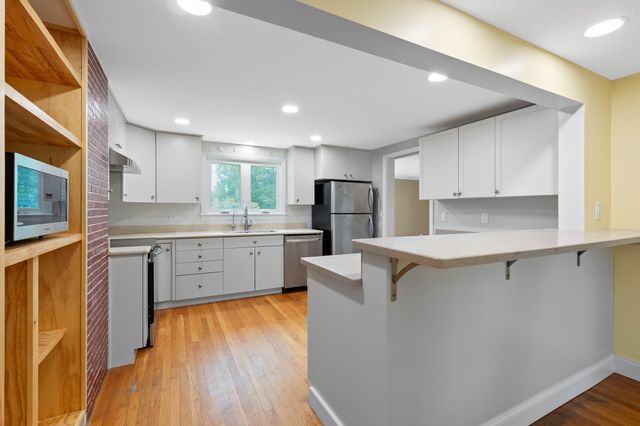 48 Sunset Drive, Northbridge, MA 01588