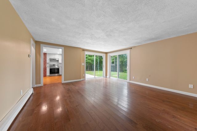 48 Sunset Drive, Northbridge, MA 01588