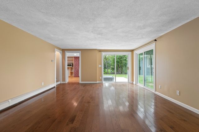 48 Sunset Drive, Northbridge, MA 01588