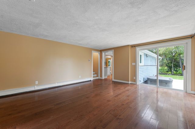 48 Sunset Drive, Northbridge, MA 01588