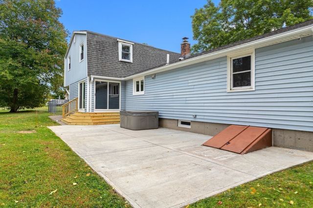 48 Sunset Drive, Northbridge, MA 01588