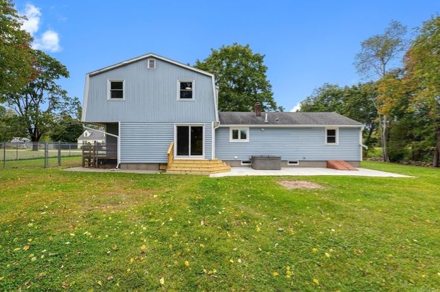 48 Sunset Drive, Northbridge, MA 01588