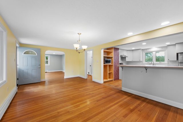 48 Sunset Drive, Northbridge, MA 01588