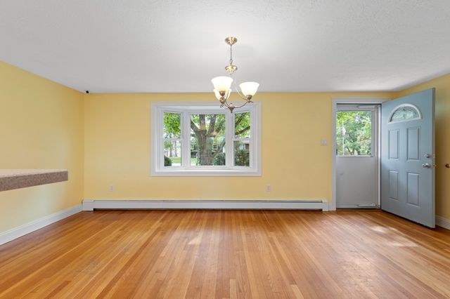 48 Sunset Drive, Northbridge, MA 01588
