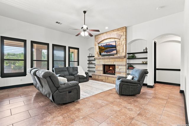 1534 Palmer, San Antonio, TX 78260