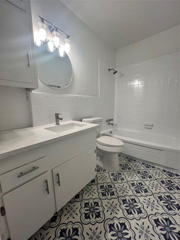 6005 Cameron RD A, Austin, TX 78723