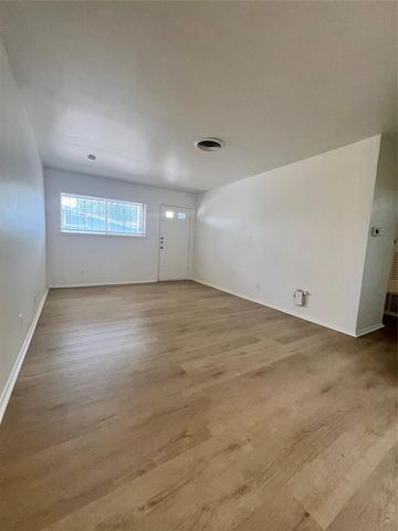 6005 Cameron RD A, Austin, TX 78723