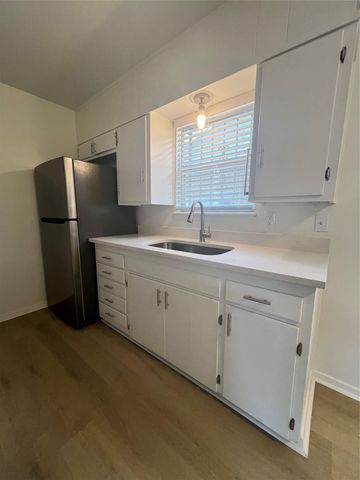 6005 Cameron RD A, Austin, TX 78723