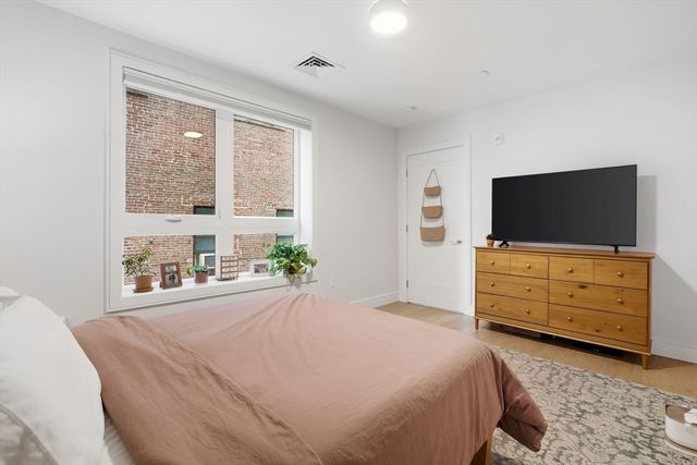 301 Border 302, Boston, MA 02128