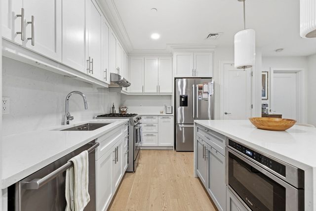 301 Border 302, Boston, MA 02128
