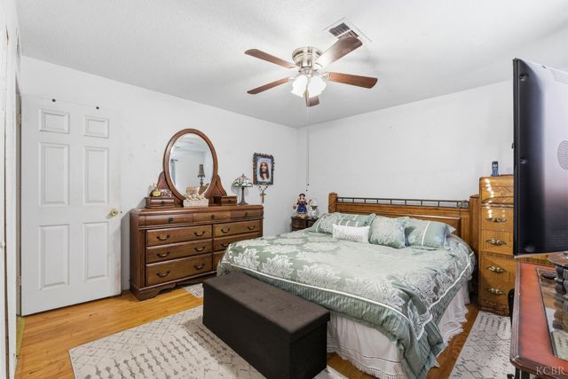 1090 Laurel Lane, Lemoore, CA 93245