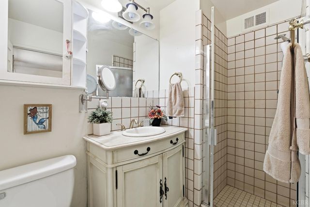 1090 Laurel Lane, Lemoore, CA 93245