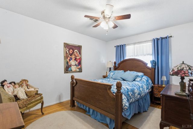 1090 Laurel Lane, Lemoore, CA 93245