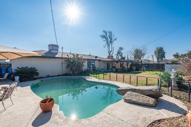 1090 Laurel Lane, Lemoore, CA 93245