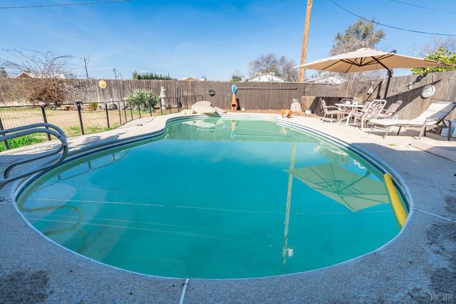 1090 Laurel Lane, Lemoore, CA 93245