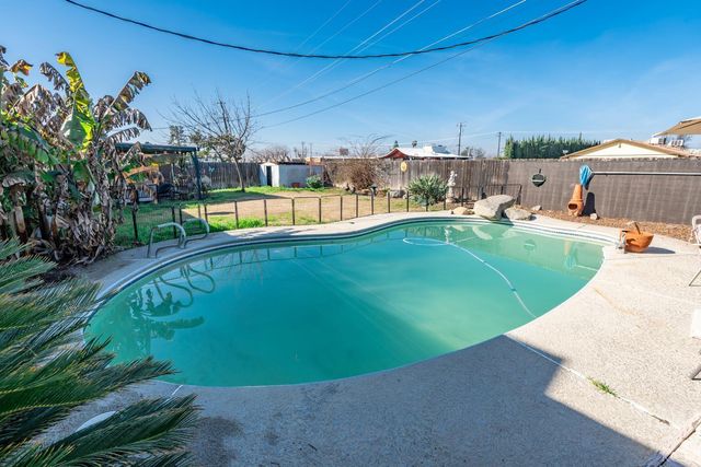 1090 Laurel Lane, Lemoore, CA 93245