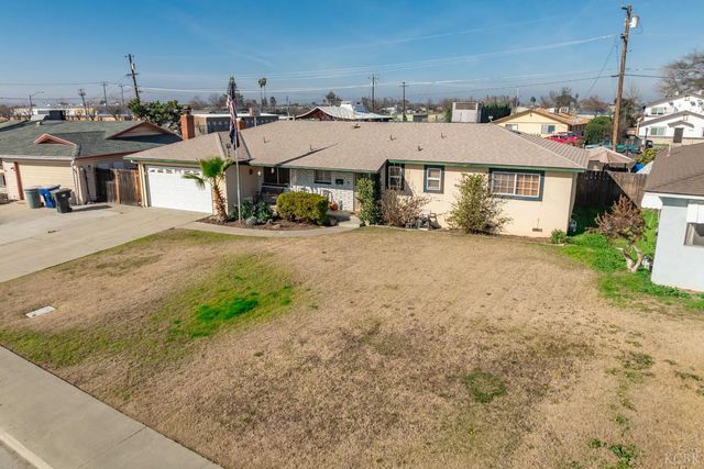 1090 Laurel Lane, Lemoore, CA 93245