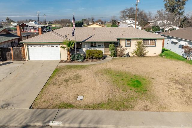 1090 Laurel Lane, Lemoore, CA 93245