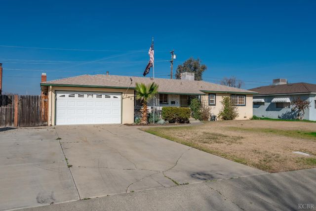 1090 Laurel Lane, Lemoore, CA 93245