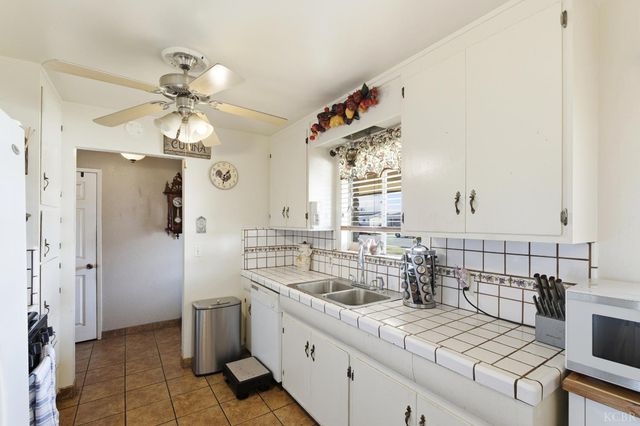 1090 Laurel Lane, Lemoore, CA 93245