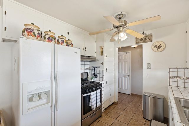 1090 Laurel Lane, Lemoore, CA 93245