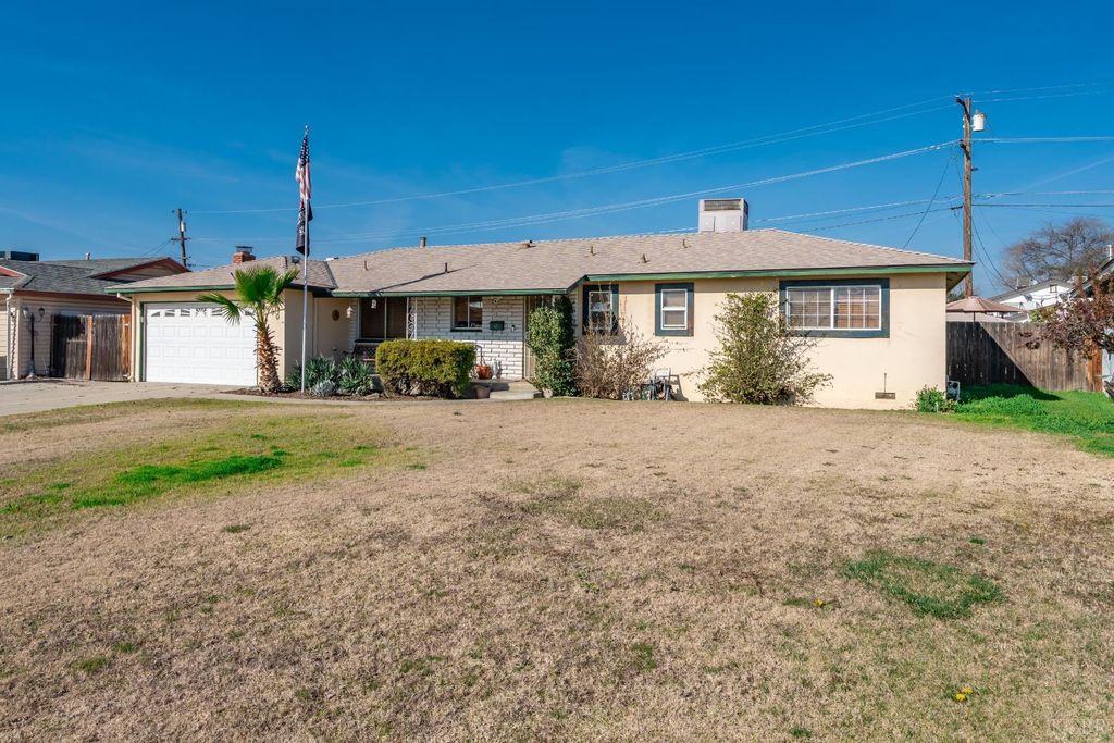 1090 Laurel Lane, Lemoore, CA 93245
