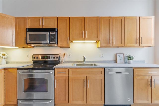 35 Riverwalk Way R103, Lowell, MA 01854