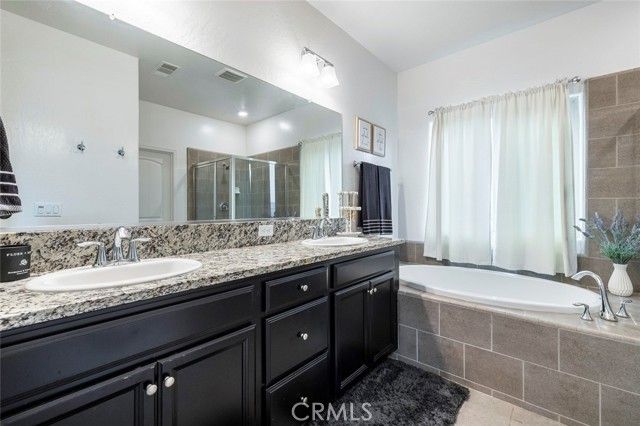 4085 Alamos, Clovis, CA 93619