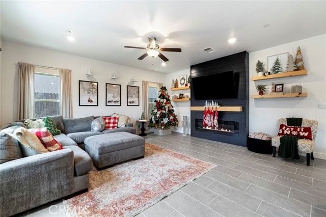 4085 Alamos, Clovis, CA 93619