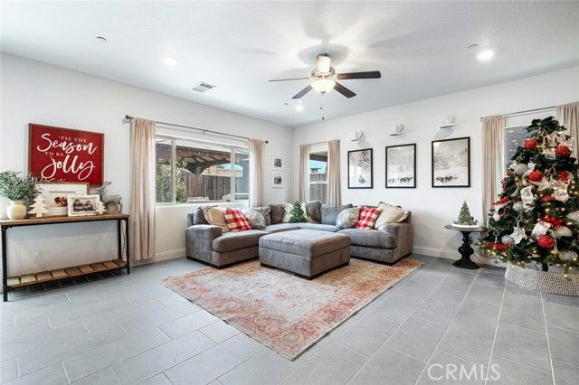 4085 Alamos, Clovis, CA 93619