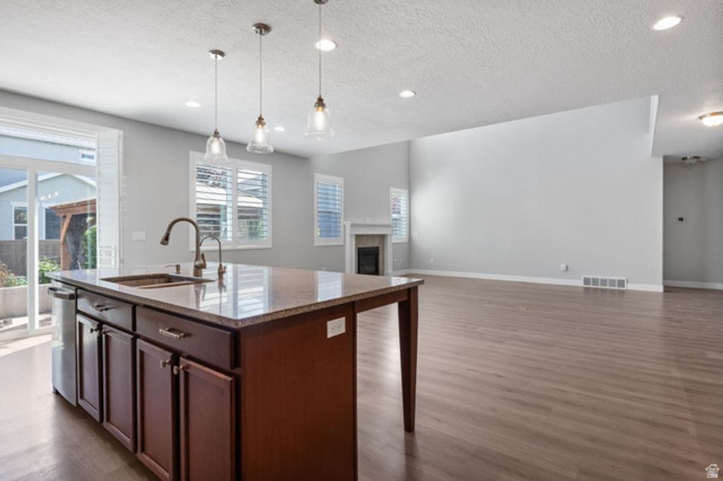 Image 12 of property listing at 152 E 580 N, Vineyard, UT 84059