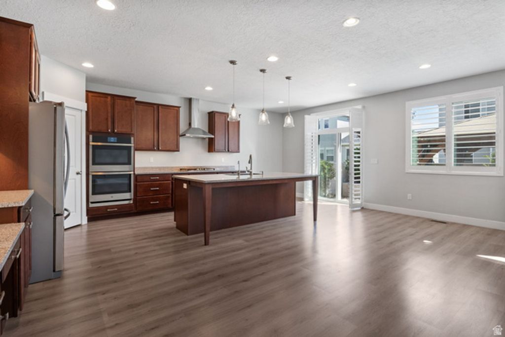 Image 9 of property listing at 152 E 580 N, Vineyard, UT 84059