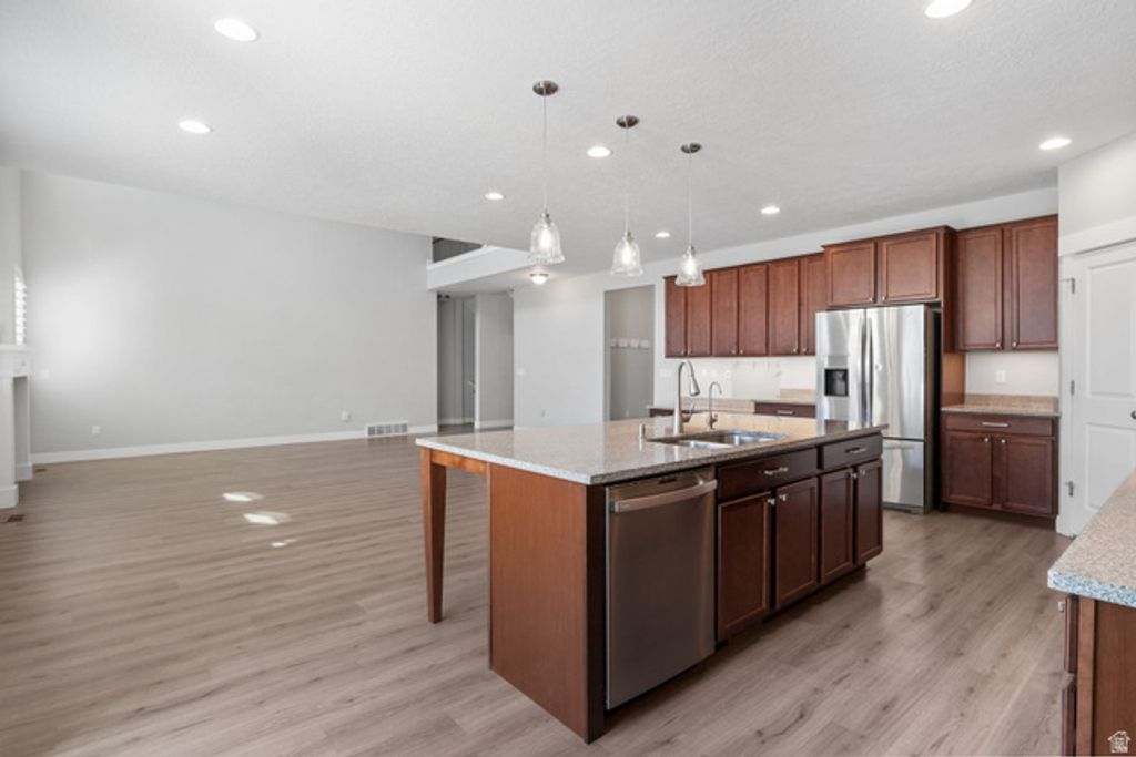 Image 10 of property listing at 152 E 580 N, Vineyard, UT 84059