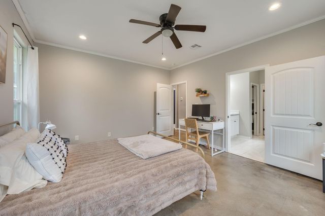 10856 Whispering Oaks Drive, Hearne, TX 77859