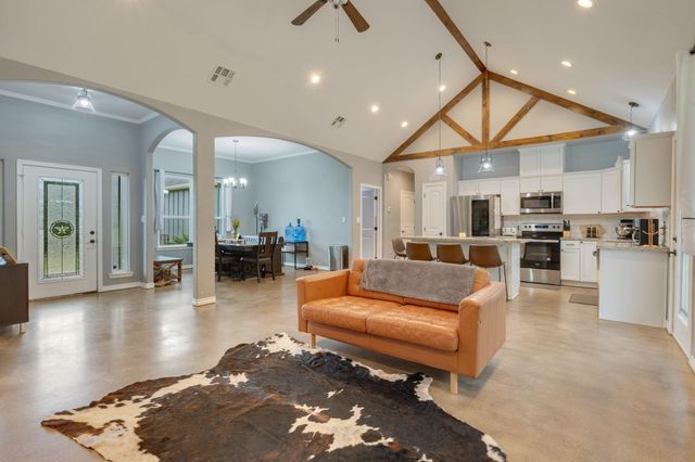 10856 Whispering Oaks Drive, Hearne, TX 77859