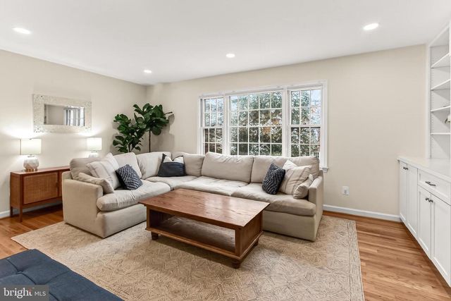 9204 BAILEY LN, Fairfax, VA 22031