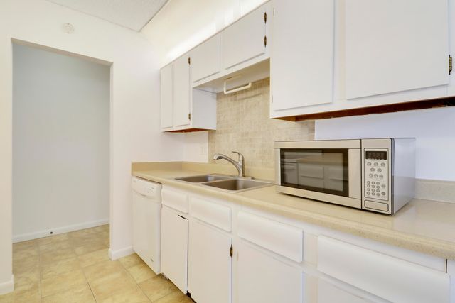 150 Pineview Road G8, Jupiter, FL 33469