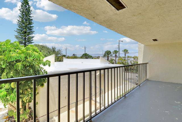 150 Pineview Road G8, Jupiter, FL 33469