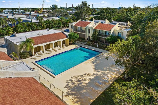150 Pineview Road G8, Jupiter, FL 33469